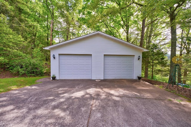 view of detached garage
