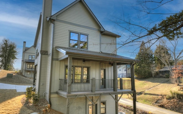 view of front of home featuring covered porch