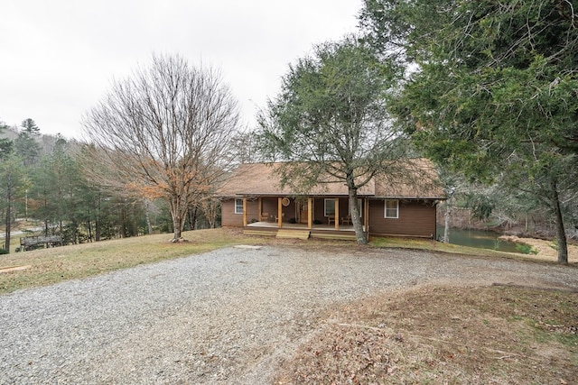 ranch-style home featuring covered porch