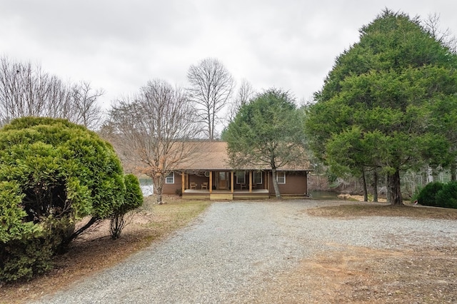 single story home with covered porch