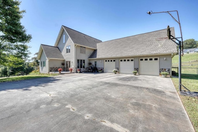 view of front facade featuring a garage