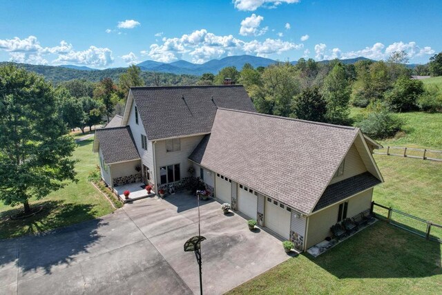 bird's eye view featuring a mountain view