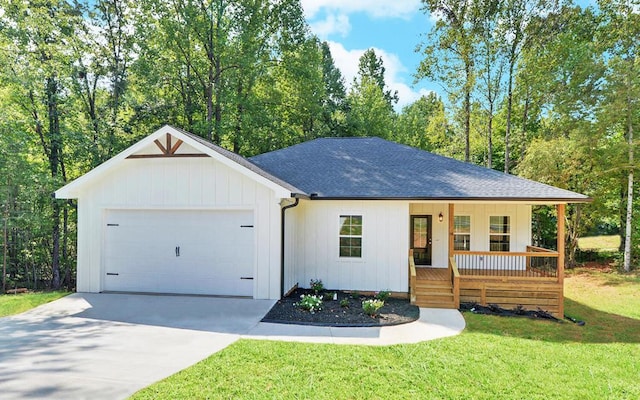 view of front of property featuring driveway, a porch, a garage, a shingled roof, and a front yard