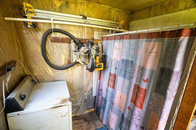 318 Page Ln, Murphy, NC 28906 - bathroom with curtained shower