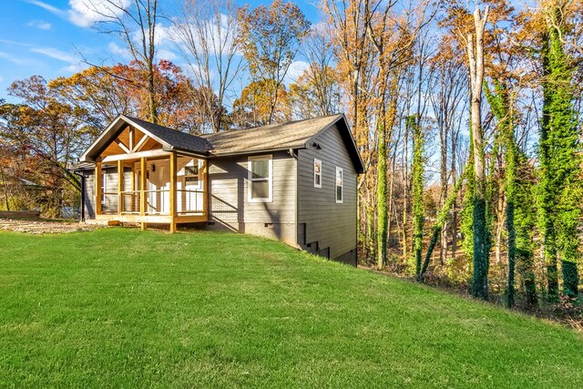 view of front of house featuring a front lawn and a porch