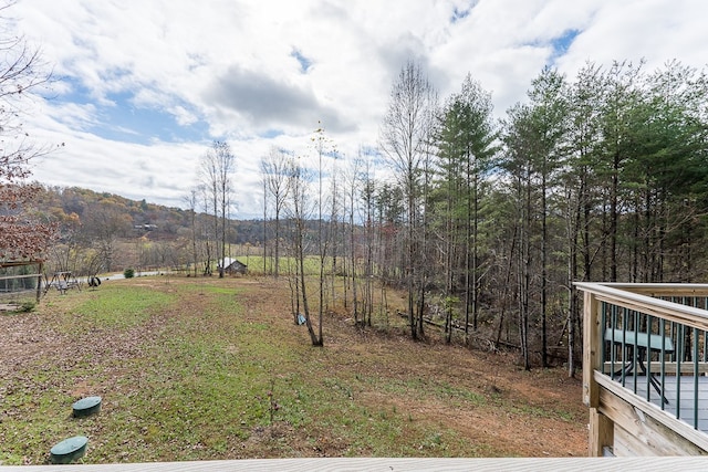 view of yard with a mountain view