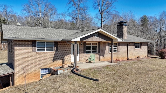 single story home featuring a patio and a front lawn