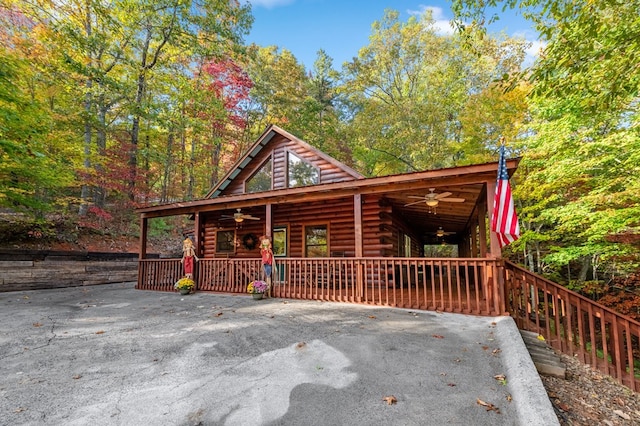 view of front of property featuring a porch and ceiling fan