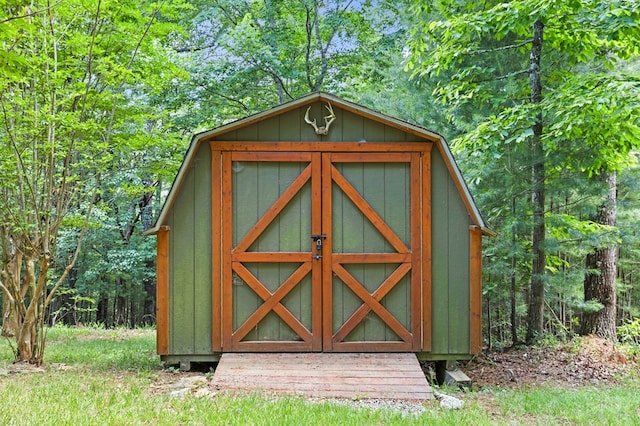 view of outbuilding