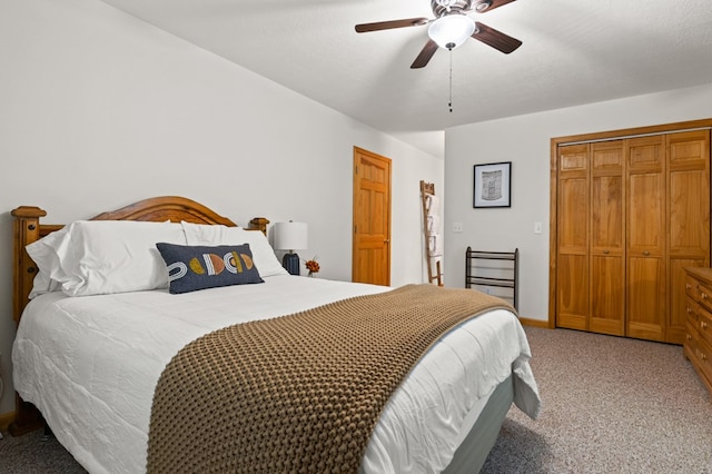 bedroom featuring light carpet, a textured ceiling, a closet, and ceiling fan