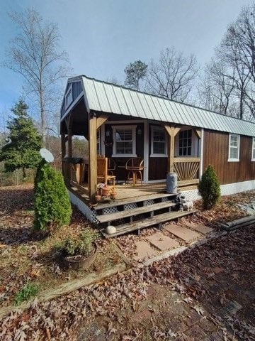 view of front facade with covered porch