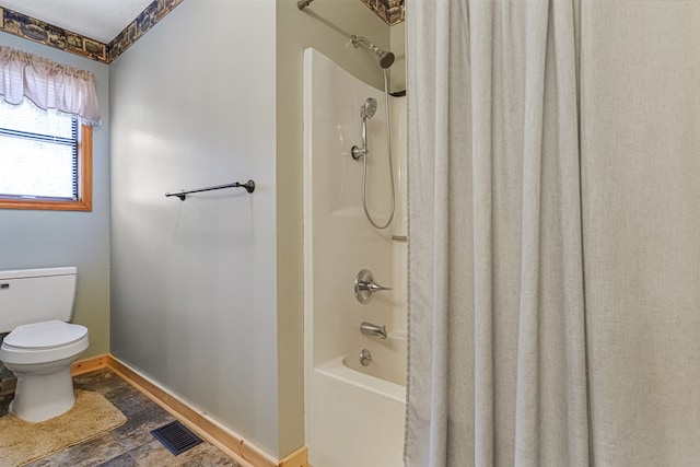 bathroom with visible vents, baseboards, toilet, and shower / bath combo with shower curtain