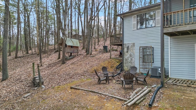 view of yard featuring cooling unit and a balcony