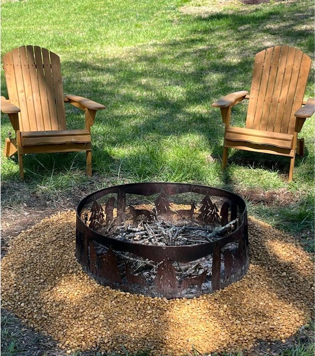 view of yard featuring a fire pit