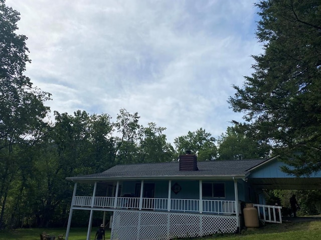 view of front of house featuring a porch and a front yard