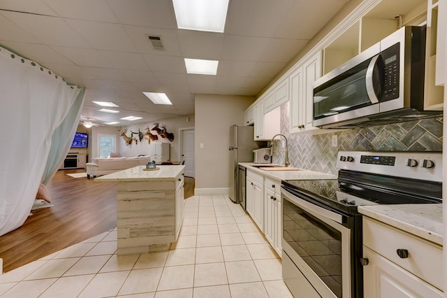 270 Milford Trl, Talking Rock, GA 30175 - kitchen featuring open floor plan, a center island, visible vents, appliances with stainless steel finishes, and a sink