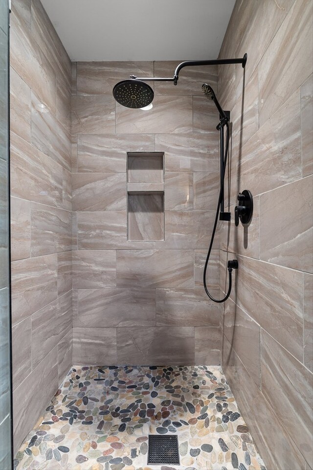 1667 S Old Federal Rd, Chatsworth, GA 30705 - bathroom with a tile shower