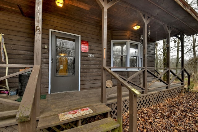 property entrance featuring covered porch