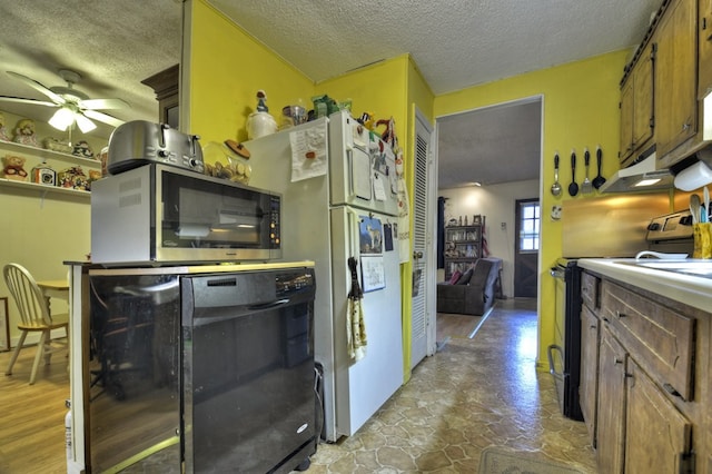 kitchen with stainless steel microwave, a textured ceiling, ceiling fan, and black electric range oven