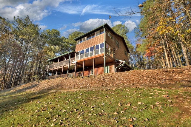 rear view of house featuring a lawn