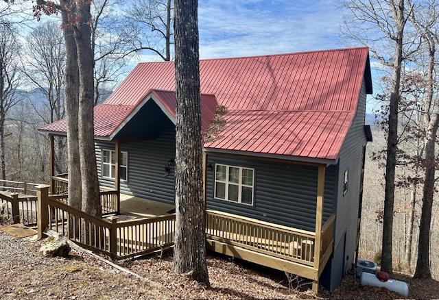 view of front of home featuring a deck