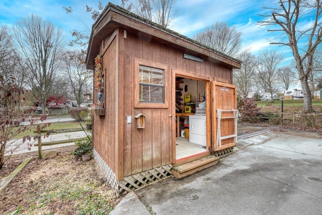 view of outbuilding