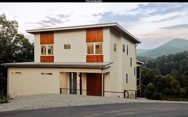 view of front of house featuring a mountain view