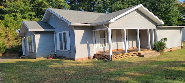 view of front of home featuring a front lawn and a porch