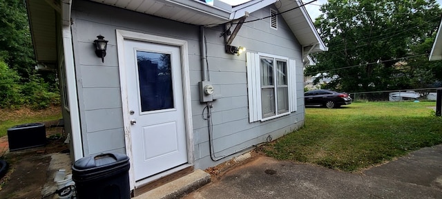 property entrance with a yard