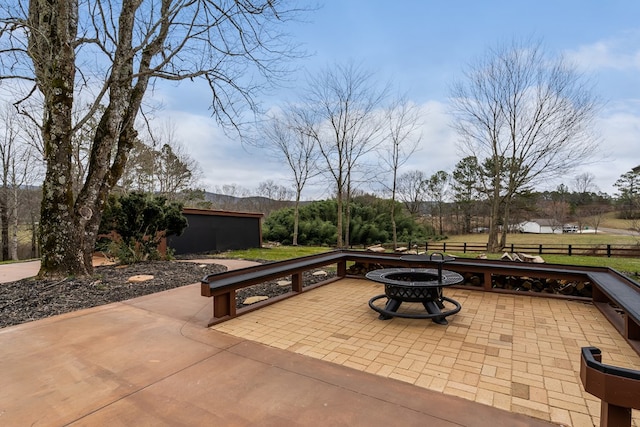 view of patio with an outdoor fire pit