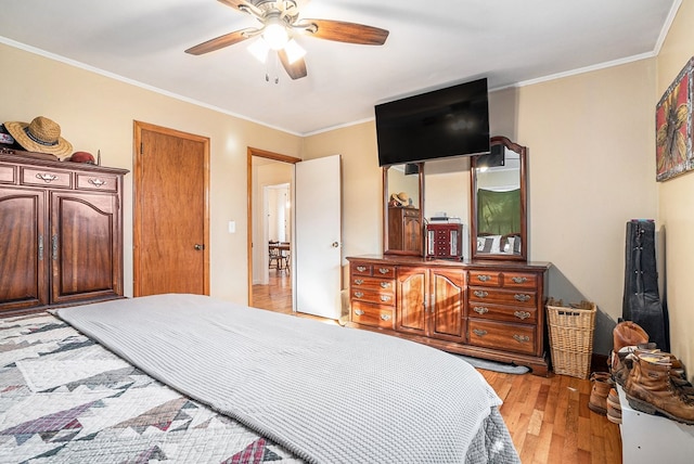 bedroom featuring ornamental molding, light wood-type flooring, and ceiling fan