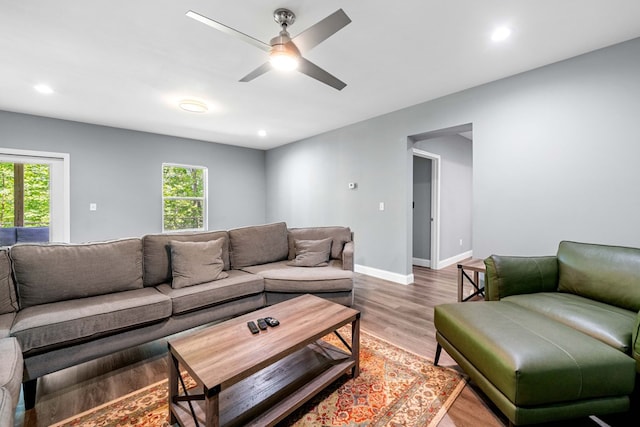 living area featuring light wood-style floors, baseboards, a ceiling fan, and recessed lighting
