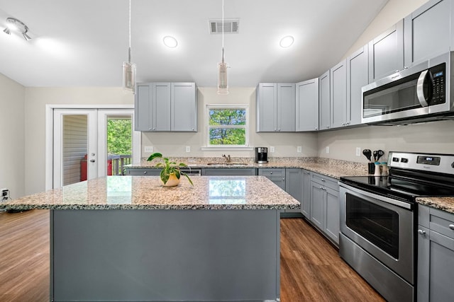 kitchen featuring visible vents, gray cabinets, appliances with stainless steel finishes, and a healthy amount of sunlight