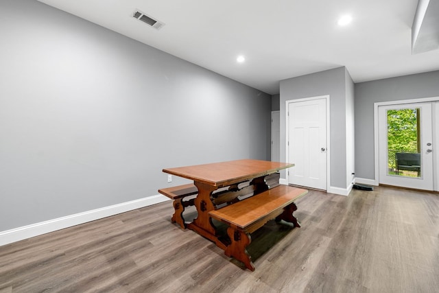 dining area featuring visible vents, recessed lighting, baseboards, and wood finished floors