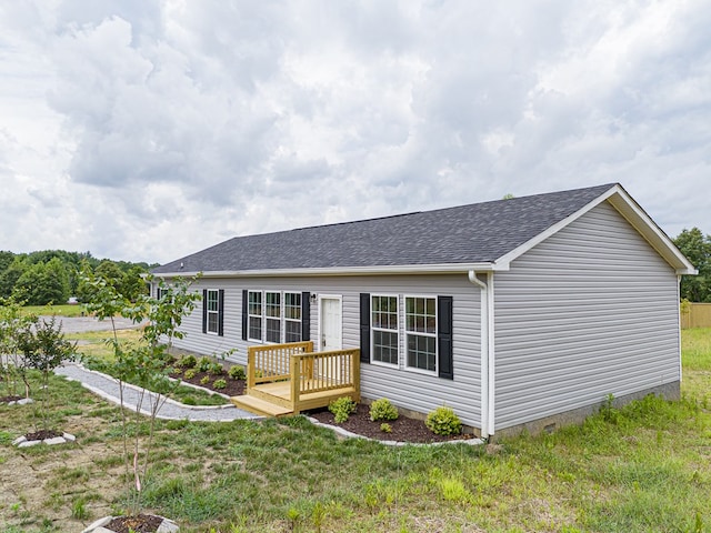 view of front of property with a front lawn