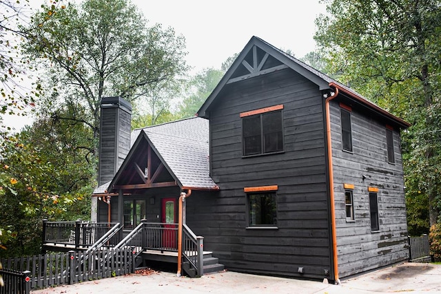 view of front facade featuring a deck