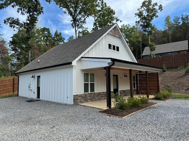 view of front of home with ceiling fan