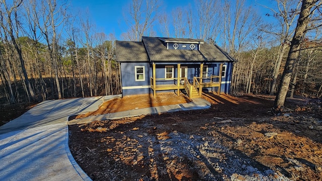 view of front facade with covered porch