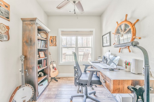 office with baseboards, light wood-style flooring, visible vents, and a ceiling fan