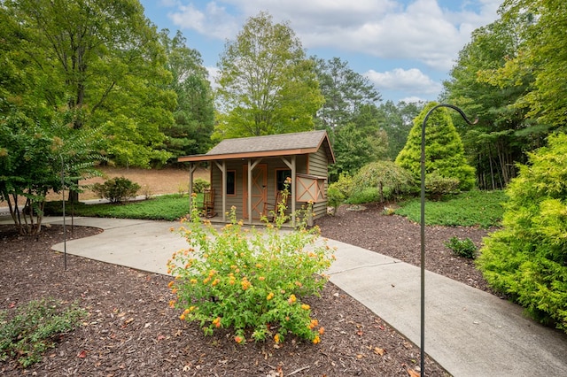 exterior space featuring an outbuilding