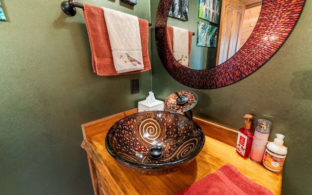 bathroom featuring a sink