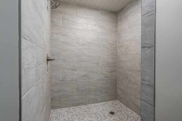 full bath with tiled shower