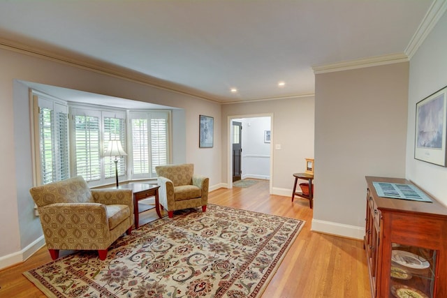sitting room featuring crown molding, recessed lighting, baseboards, and light wood-type flooring