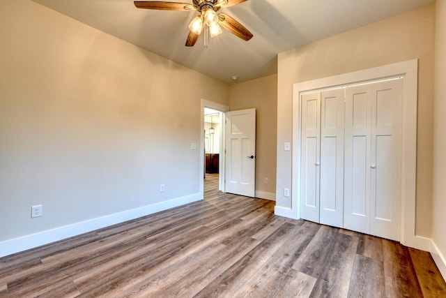 unfurnished bedroom with ceiling fan, a closet, and hardwood / wood-style floors