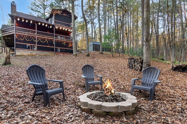 view of yard featuring an outdoor fire pit