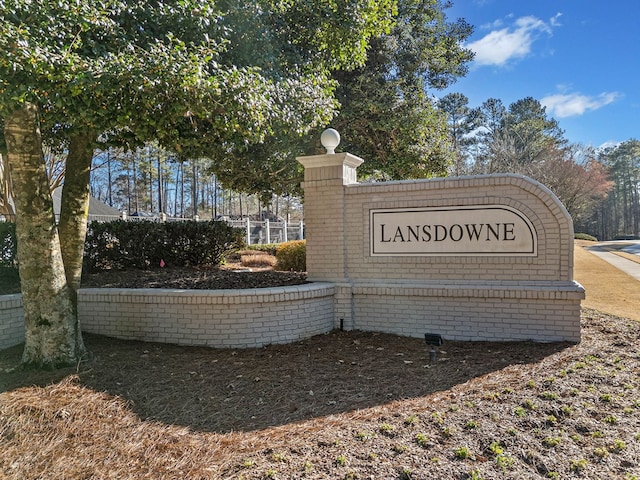 view of community / neighborhood sign