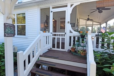 entrance to property featuring ceiling fan