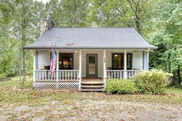 view of front of property featuring covered porch