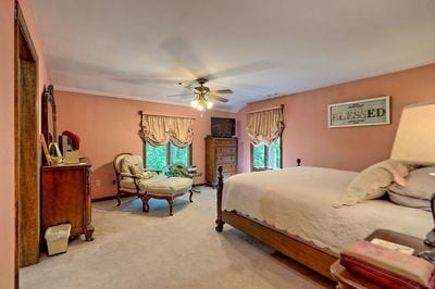 carpeted bedroom featuring ceiling fan