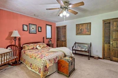 carpeted bedroom featuring ceiling fan